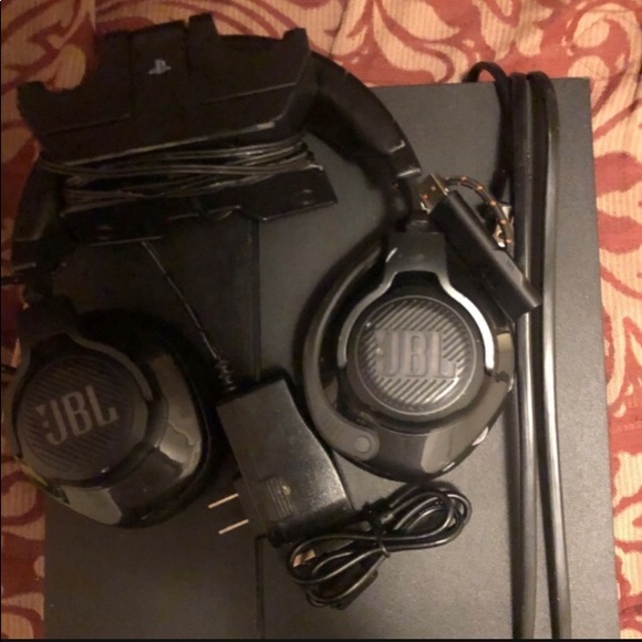 PS4 BLACK 155$